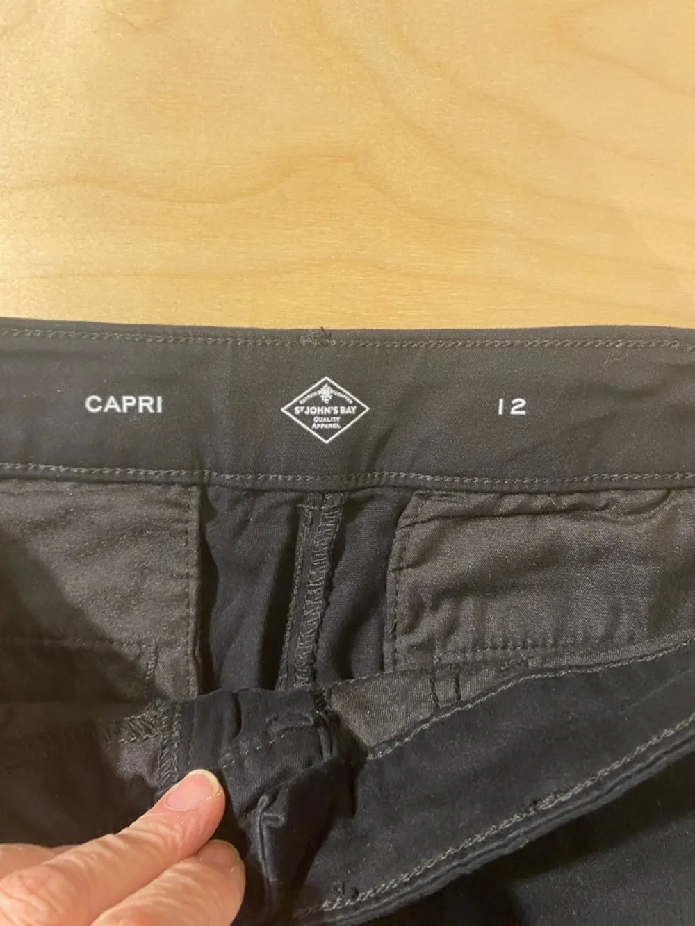 St. John's Bay Black Stretch Chino Capris 12 (RB)